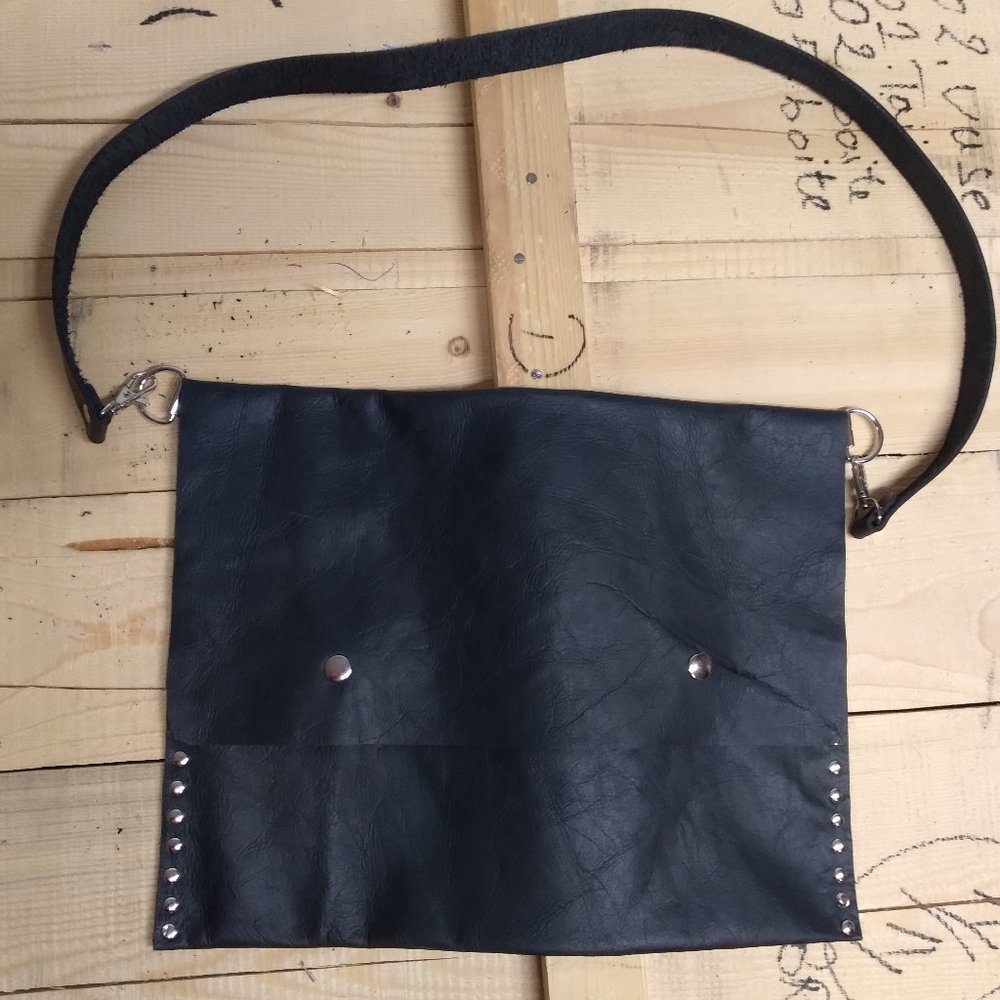 Custom Hand Made Leather Crossbody Pouch (Dark Blue)